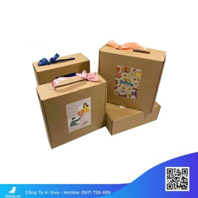 Hộp giấy quà tặng tay cầm nhựa