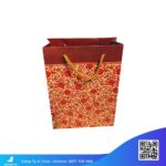 Túi-giấy-hoa-văn-màu-đỏ