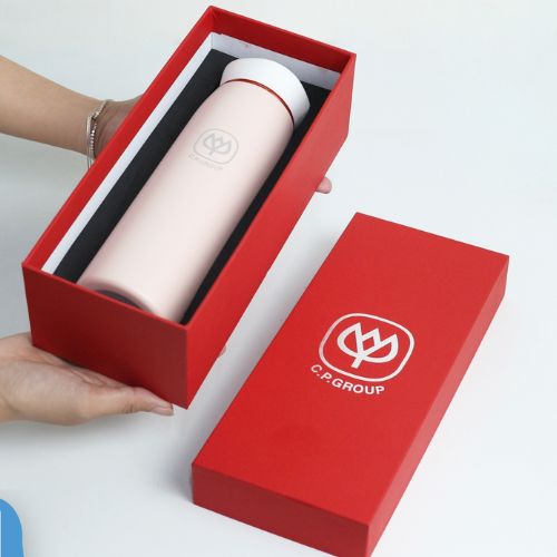 In ép kim lên hộp quà tặng giúp hộp quà của bạn trở nên nổi bật và thu hút hơn