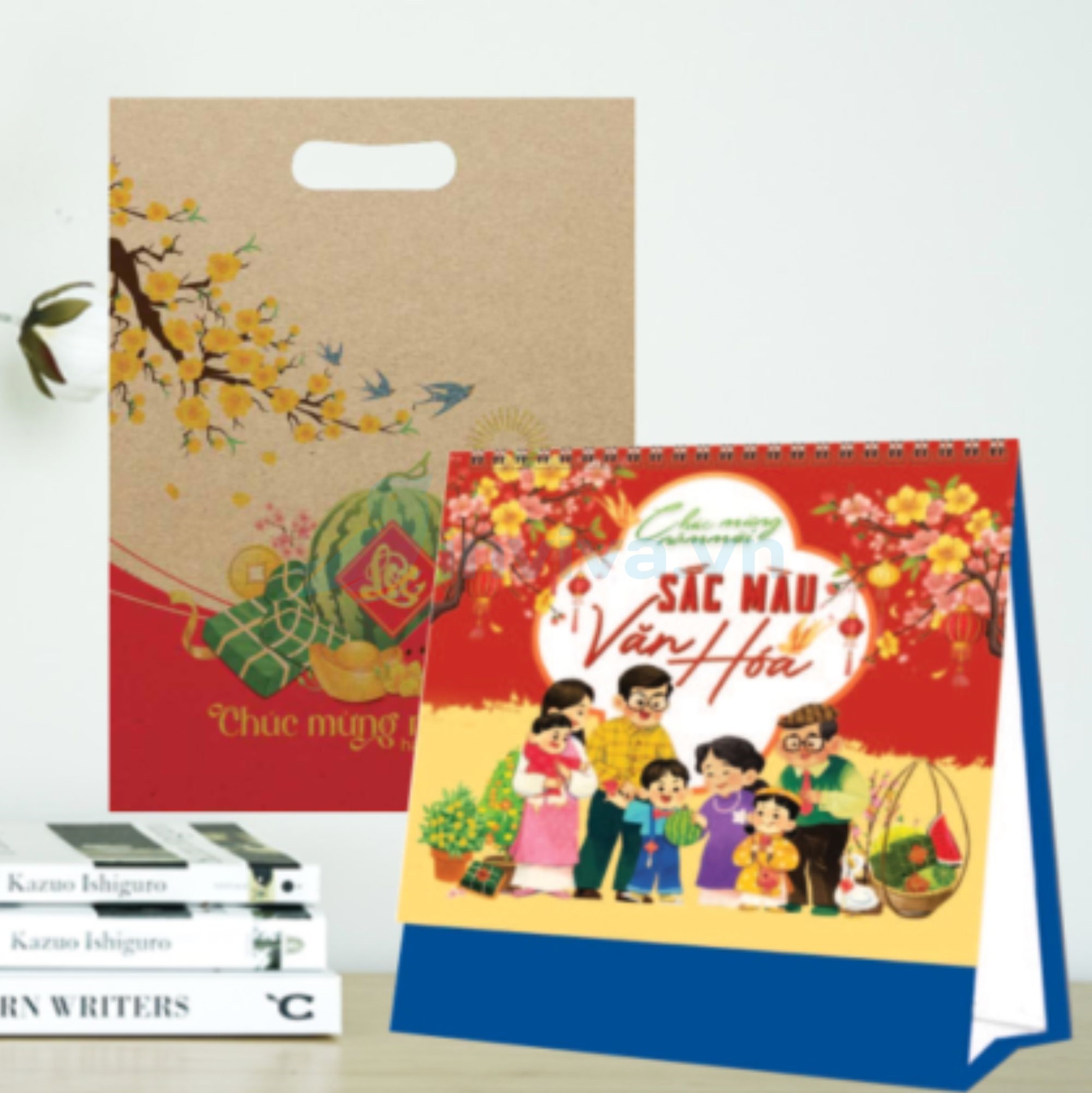Lịch để bàn in ấn hoa văn Tết