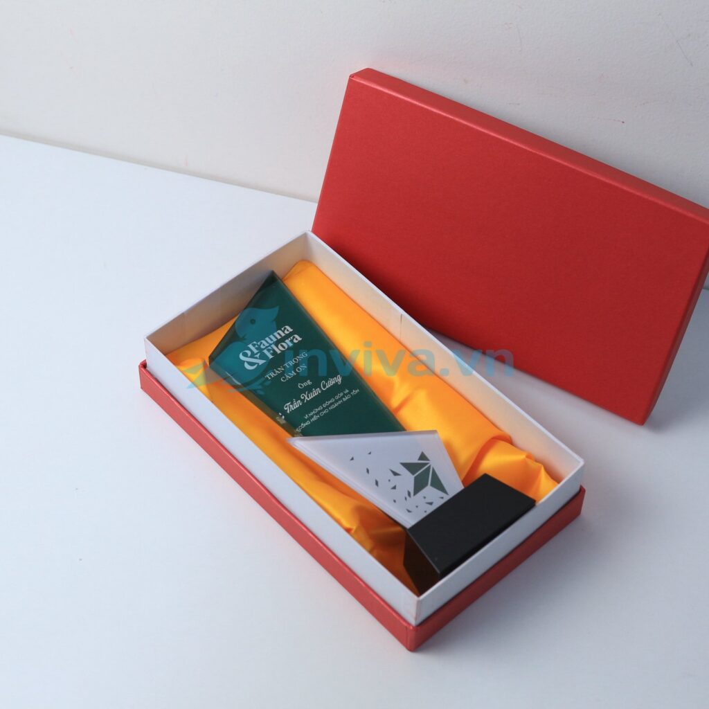 Xưởng sản xuất hộp đựng kỷ niệm chương in logo theo yêu cầu, giá tốt tại HCM