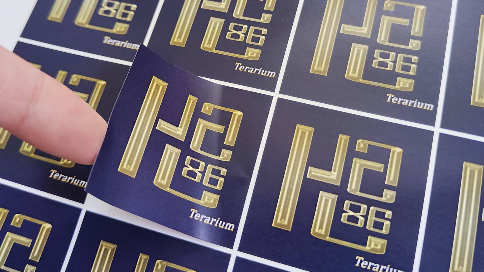 Mẫu tem dán chất liệu decal sữa cán mờ theo yêu cầu, bắt mắt