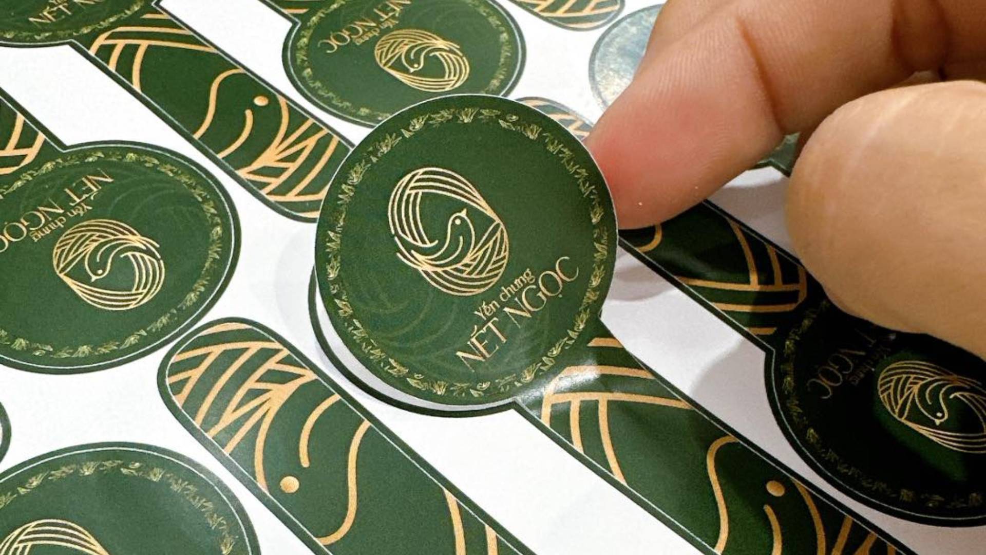 Tem, nhãn chất liệu decal sữa cán mờ của sản phẩm yến chưng