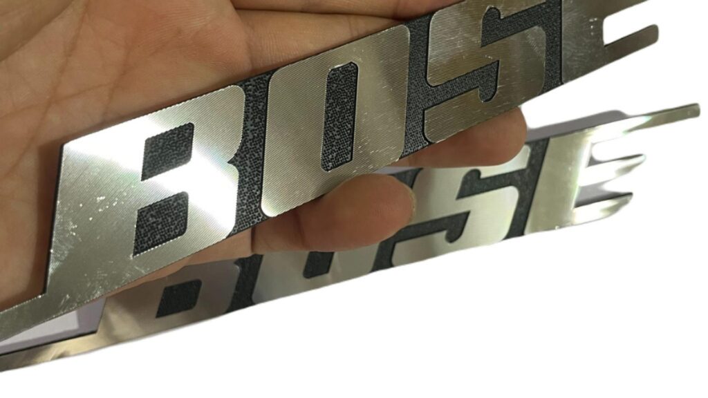 Tem loa thùng nhôm sướt