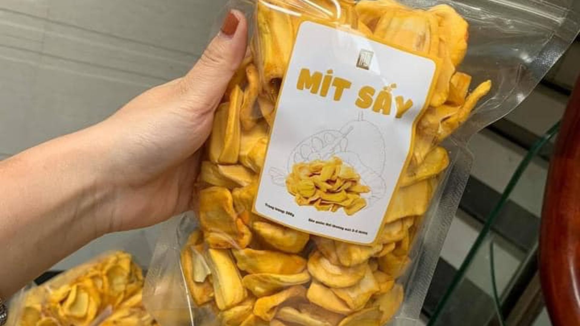Mẫu tem mít sấy tối giản