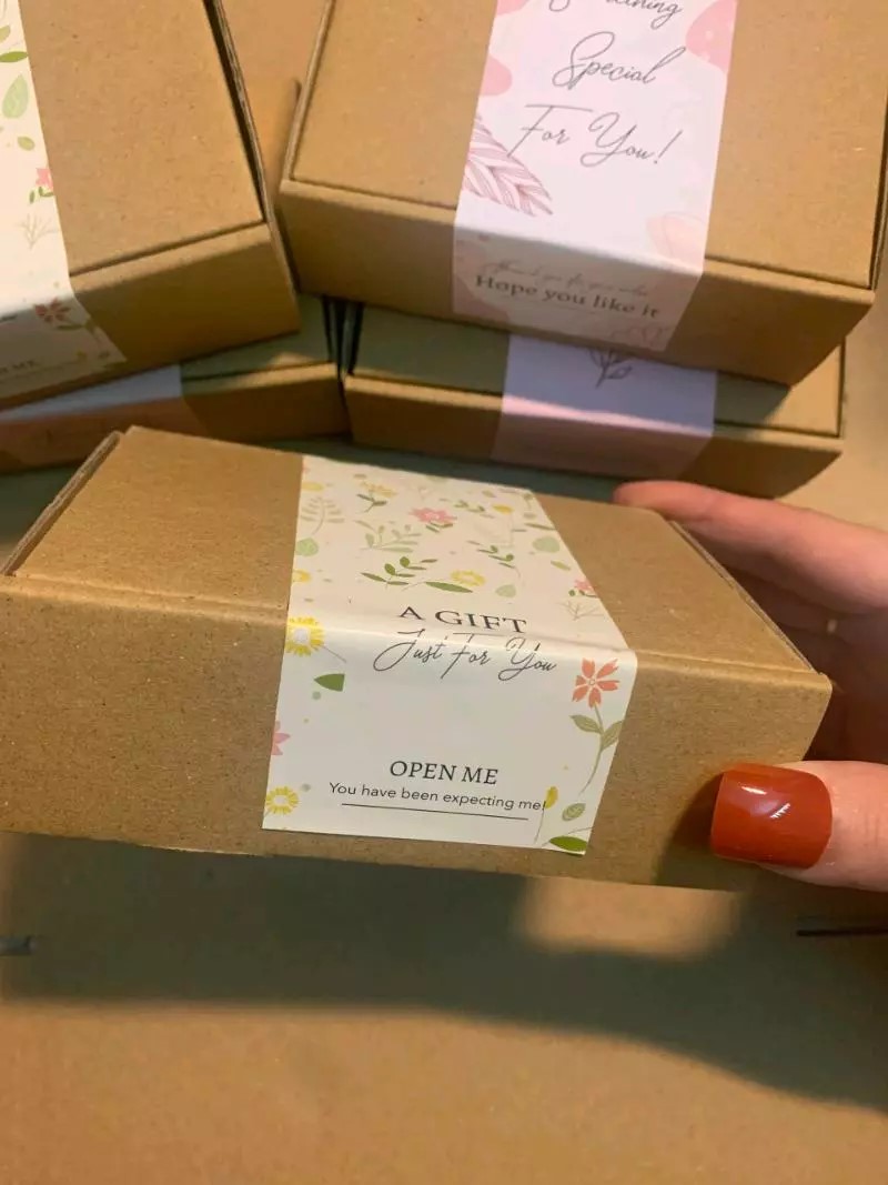 In tem dán hộp quà