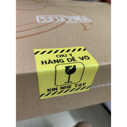 Tem hàng dễ vỡ giúp các đơn vị vận chuyển cẩn thận hơn khi vận chuyển đơn hàng