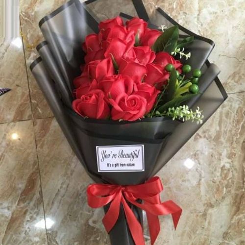 Bạn có thể ghi thêm lời chúc trên tờ nhãn dán hoa tươi
