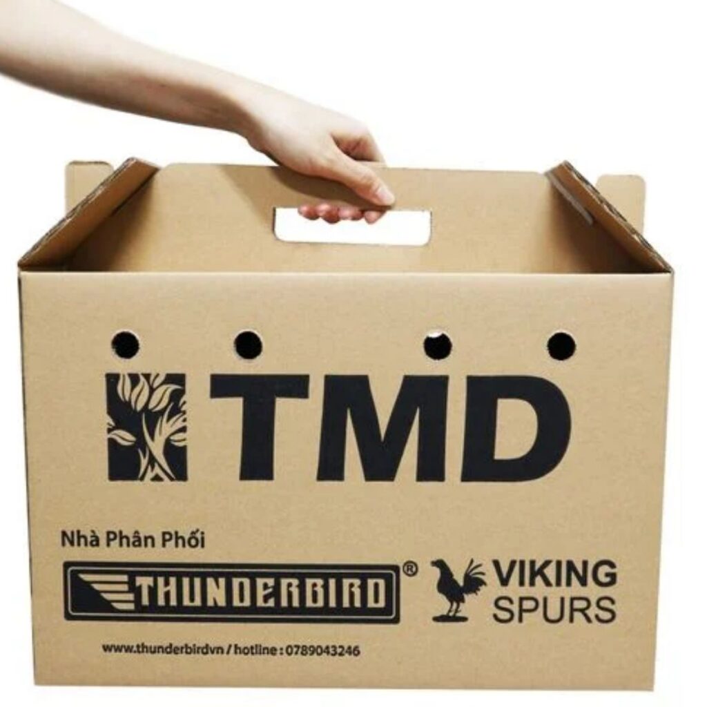 Hình ảnh thùng carton đựng gà