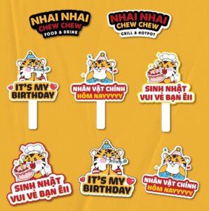 hashtag cầm tay sinh nhật vector