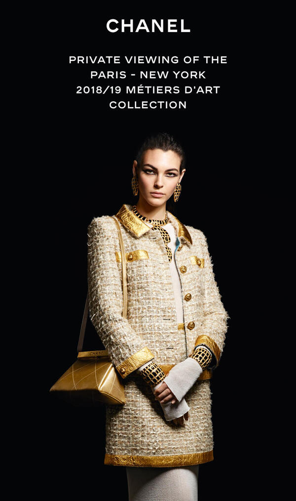 Poster giới thiệu sản phẩm công nghệ với hiệu ứng ánh sáng ấn tượng